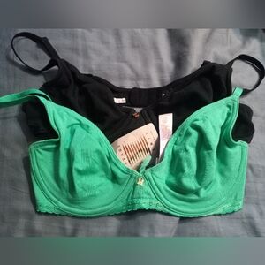 Savage X Fenty Vibrant Green and Classic Black Bra Set